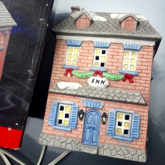 Lighted Christmas House NWT Hotel Inn Hand Painted Porcelain New in Box - Picture 3 of 16